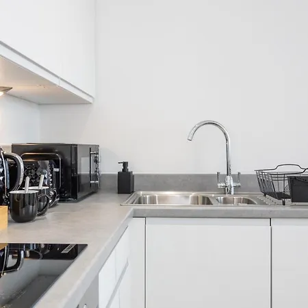 Chic Luxury Apartment Near Old Trafford Stadiums Manchester-3